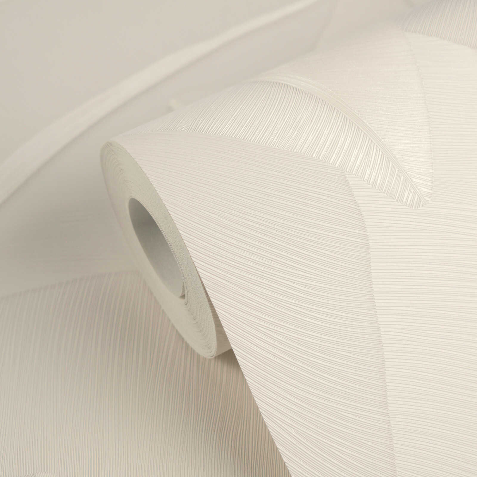 Lillemustriga fliistapeet Designed in White – 790396 - Image 2